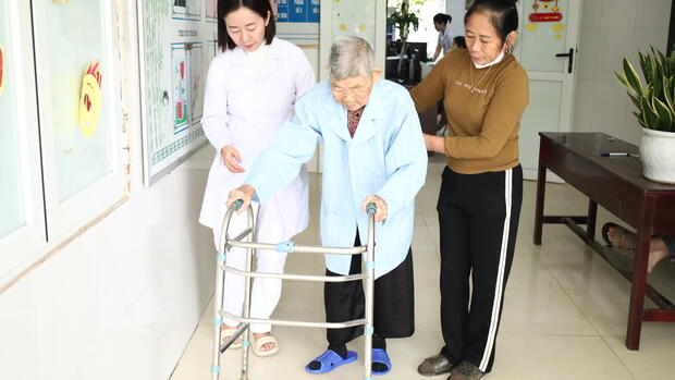 KHÔNG BAO GIỜ LÀ QUÁ MUỘN ĐỂ PHỤC HỒI - HÀNH TRÌNH PHỤC HỒI TRỞ LẠI CỦA CỤ BÀ 95 TUỔI TẠI BỆNH VIỆN ĐA KHOA DIỄN CHÂU